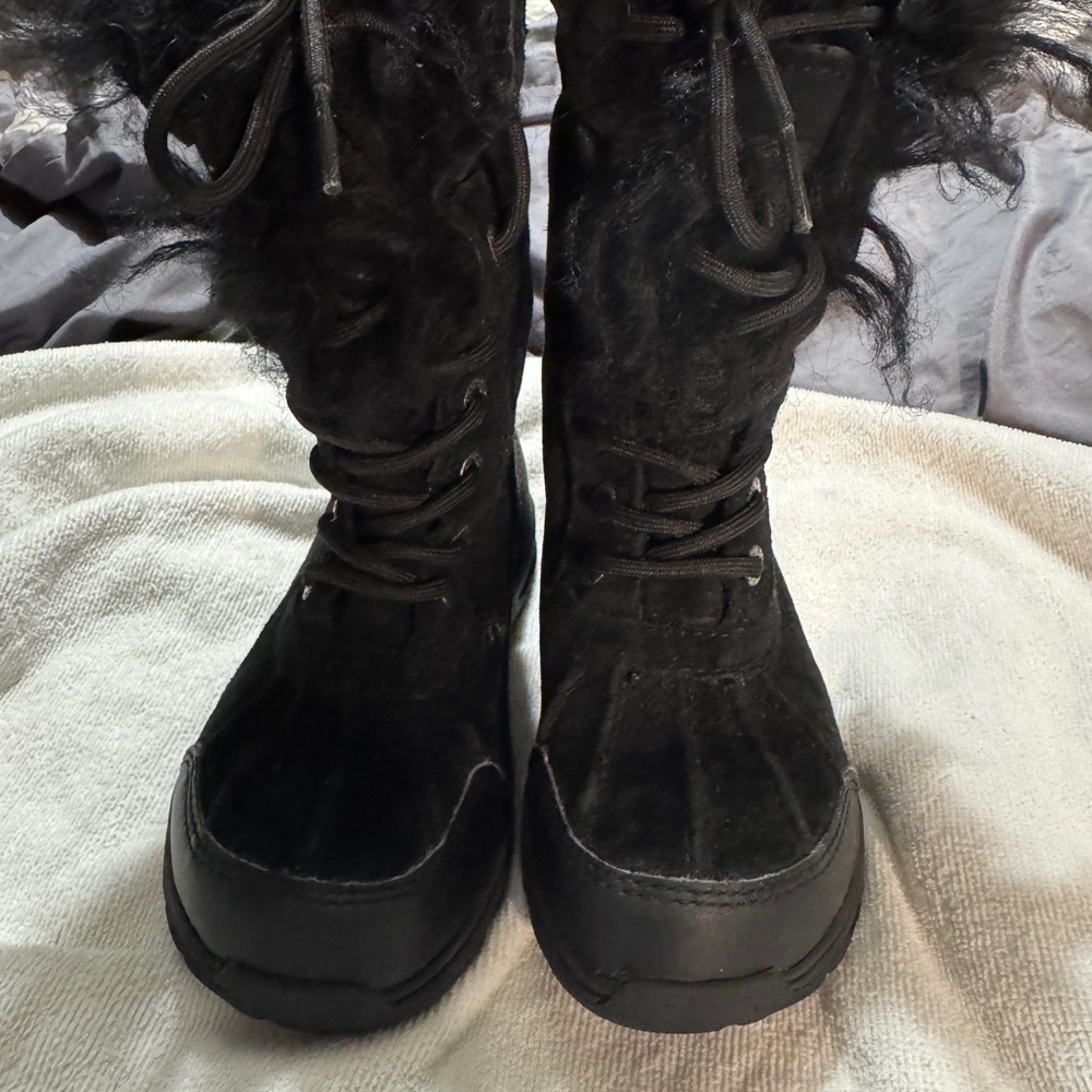 UGG Black Kids' sheep skin lined Boots